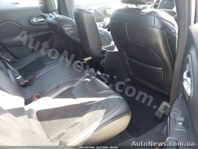 2019 Jeep Cherokee, VIN 1C4PJLLB0KD458076, nr rej. СВ4559ЕХ — zdjęcie 24 (iaai)