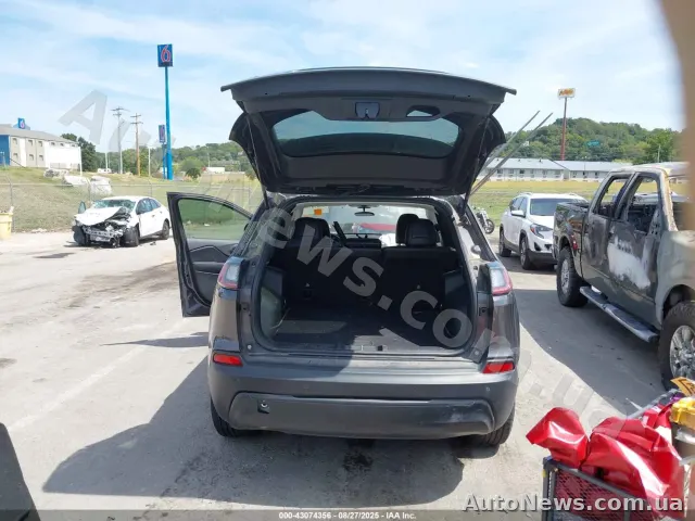 2019 Jeep Cherokee, VIN 1C4PJLLB0KD458076, nr rej. СВ4559ЕХ — zdjęcie 35 (iaai)