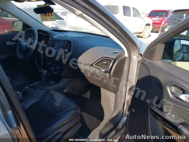 2019 Jeep Cherokee, VIN 1C4PJLLB0KD458076, nr rej. СВ4559ЕХ — zdjęcie 5 (iaai)