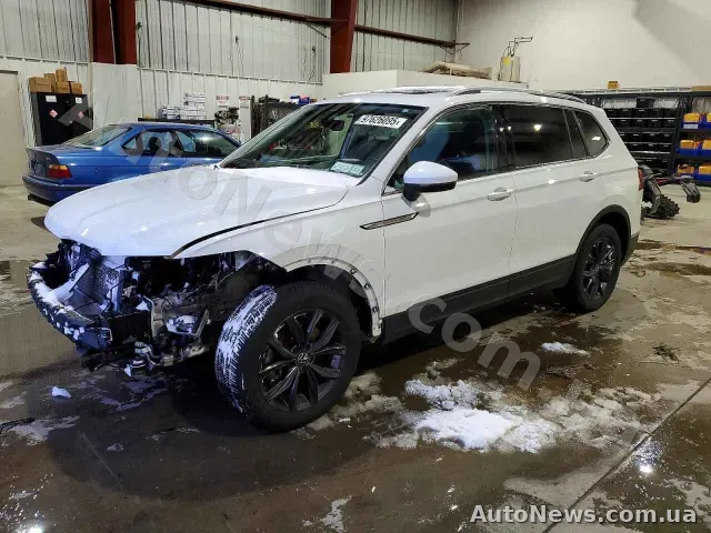 2022 Volkswagen Tiguan, VIN 3VV2B7AX8NM035088 — фото 1 (copart)
