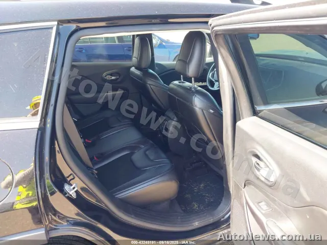 2019 Jeep Cherokee — фото 8 (iaai)