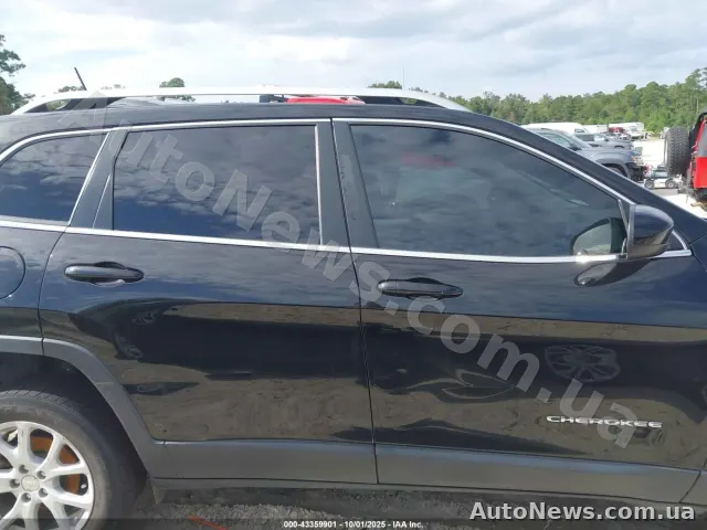 2017 Jeep Cherokee, VIN 1C4PJLCB4JD595102, госномер КА8220ТА — фото 13 (iaai)