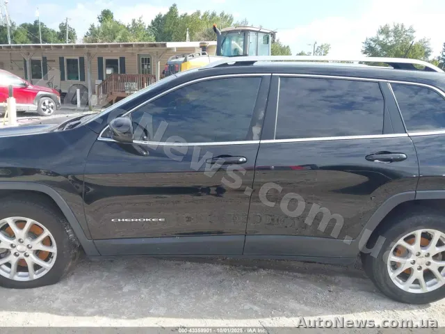 2017 Jeep Cherokee, VIN 1C4PJLCB4JD595102, госномер КА8220ТА — фото 14 (iaai)