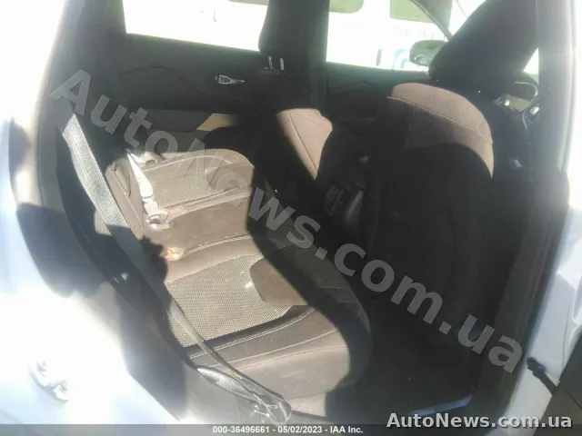 2019 Jeep Cherokee — zdjęcie 8 (iaai)