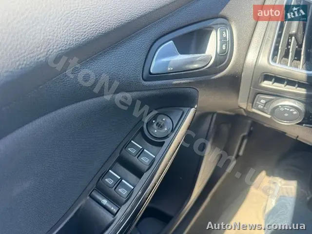 2018 Ford Focus, VIN 1FADP3N2XJL273199 — фото 25 (autoria)