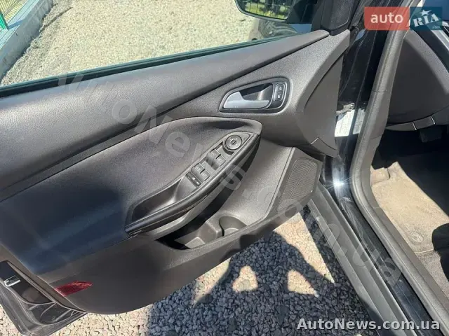 2018 Ford Focus, VIN 1FADP3N2XJL273199 — фото 33 (autoria)