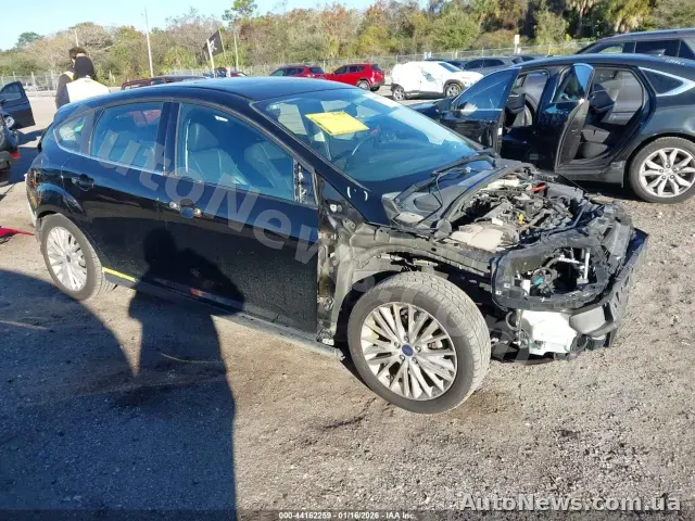 2018 Ford Focus, VIN 1FADP3N2XJL273199 — фото 1 (iaai)