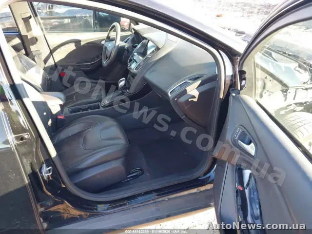 2018 Ford Focus, VIN 1FADP3N2XJL273199 — фото 5 (iaai)