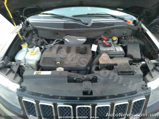 2016 Jeep Compass — photo 10 (iaai)