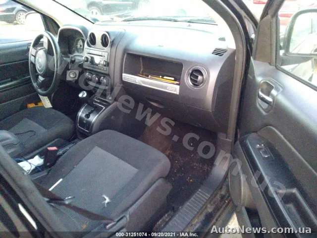 2016 Jeep Compass — photo 5 (iaai)