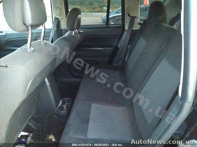 2016 Jeep Compass — photo 8 (iaai)