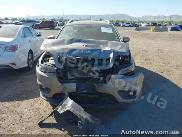 2019 Jeep Cherokee — zdjęcie 12 (iaai)