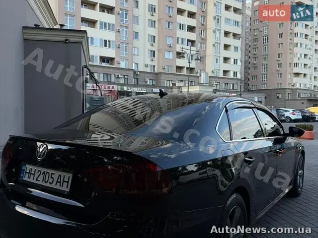2012 Volkswagen Passat, VIN 1VWBH7A32CC098497, госномер НН2105АН — фото 9 (autoria)