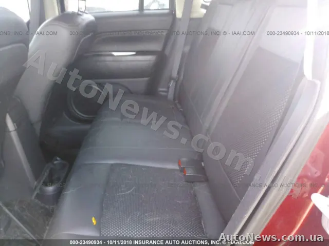 2016 Jeep Compass — photo 8 (iaai)