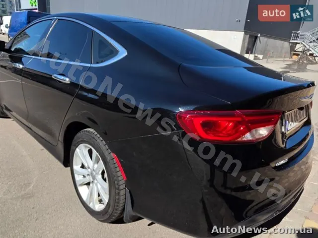 2014 Chrysler 200 — photo 10 (autoria)