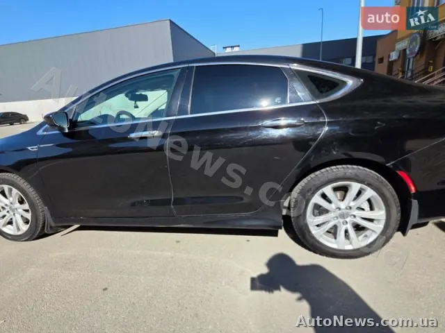 2014 Chrysler 200 — photo 11 (autoria)