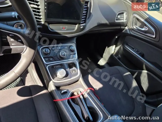 2014 Chrysler 200 — photo 14 (autoria)