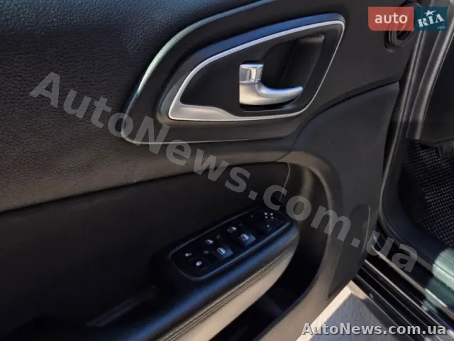 2014 Chrysler 200 — photo 17 (autoria)