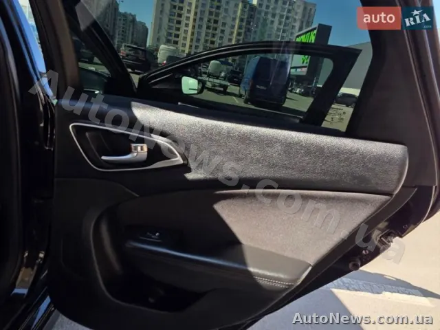 2014 Chrysler 200 — photo 29 (autoria)