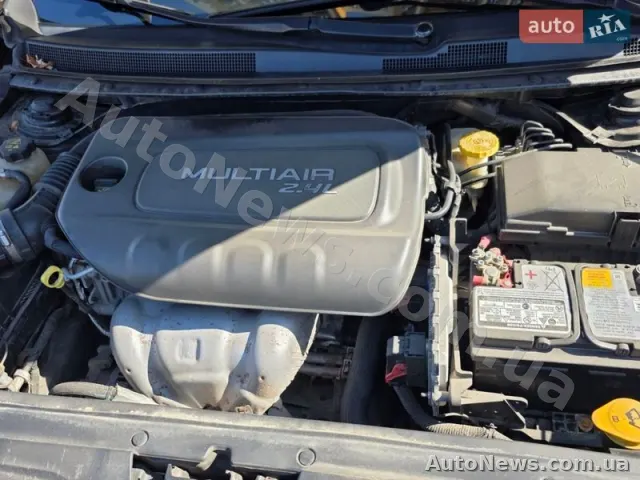 2014 Chrysler 200 — photo 33 (autoria)