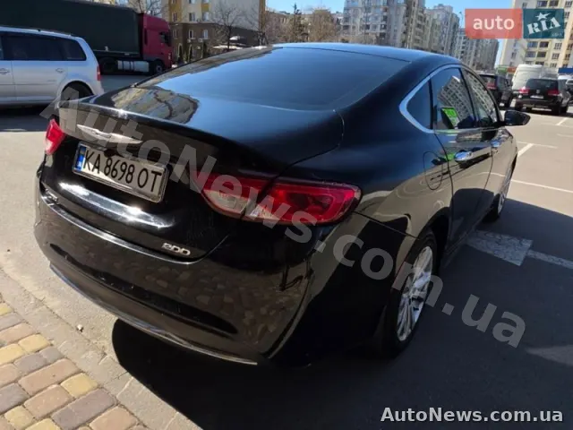 2014 Chrysler 200 — photo 7 (autoria)