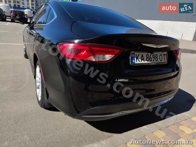 2014 Chrysler 200 — photo 9 (autoria)
