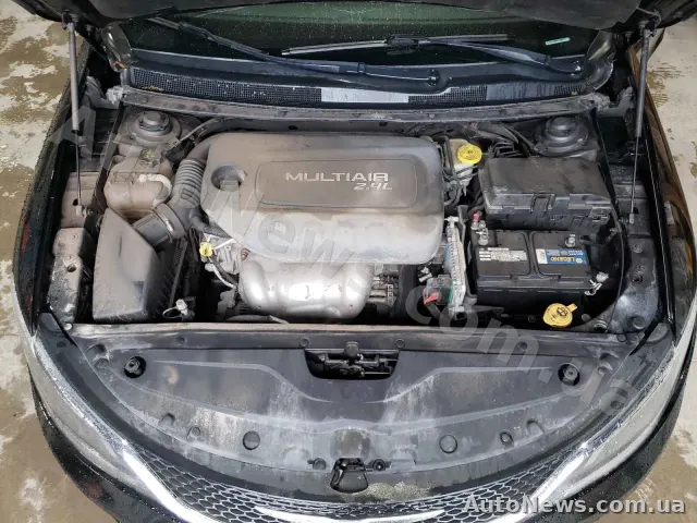 2015 Chrysler 200 — photo 7 (copart)