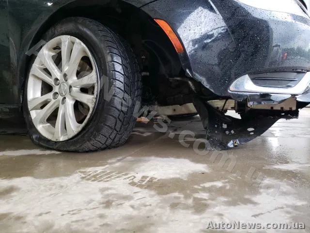2015 Chrysler 200 — photo 9 (copart)