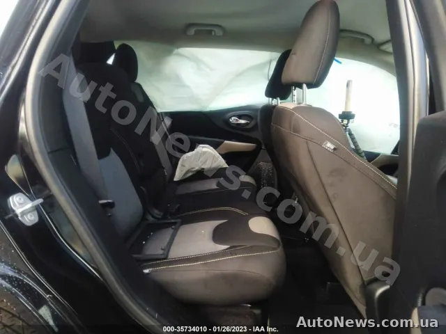 2017 Jeep Cherokee — фото 8 (iaai)