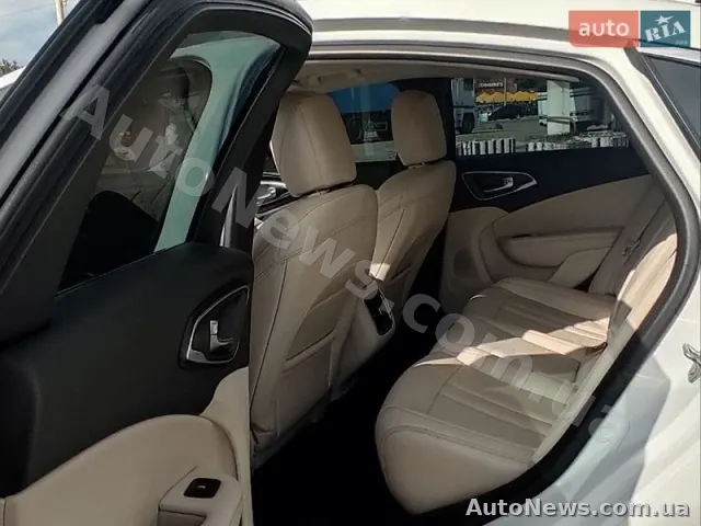 2015 Chrysler 200 — zdjęcie 5 (autoria)