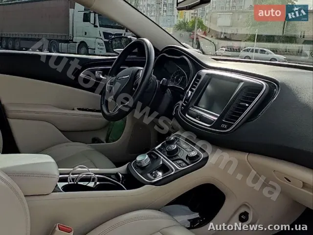 2015 Chrysler 200 — zdjęcie 7 (autoria)