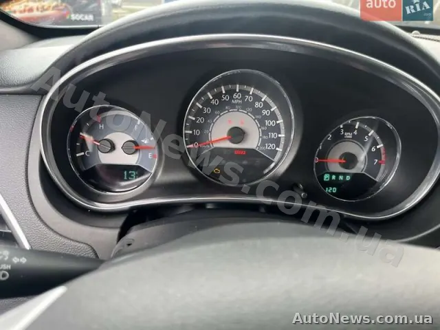 2013 Chrysler 200 — photo 2 (autoria)