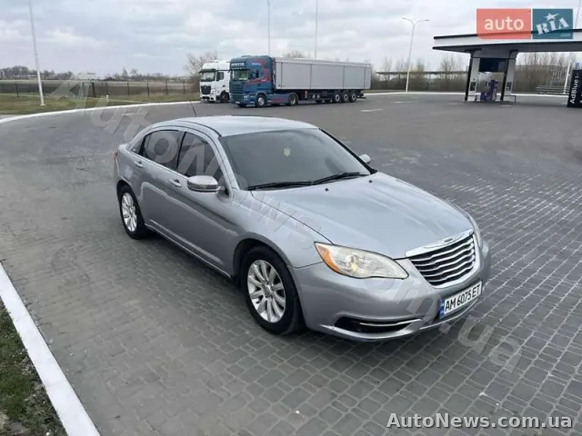 2013 Chrysler 200 — photo 3 (autoria)