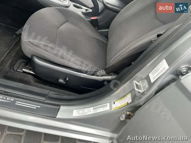 2013 Chrysler 200 — photo 5 (autoria)