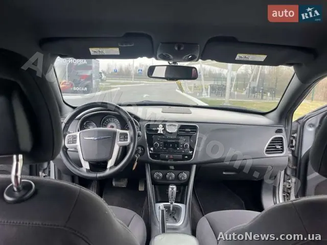 2013 Chrysler 200 — photo 6 (autoria)