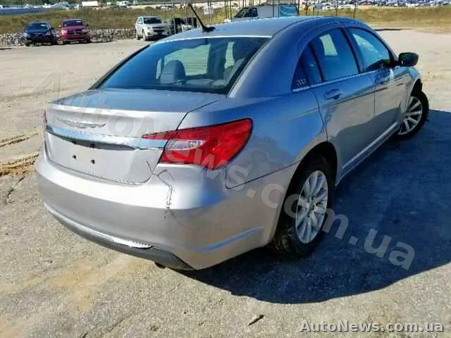 2014 Chrysler 200 Tourin — photo 4 (copart)