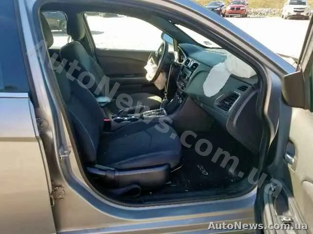 2014 Chrysler 200 Tourin — photo 5 (copart)