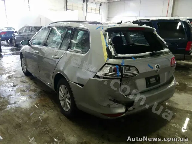 2017 Volkswagen Golf, VIN 3VWC17AU7HM529231, госномер АІ4031МО — фото 3 (copart)