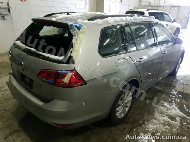 2017 Volkswagen Golf, VIN 3VWC17AU7HM529231, госномер АІ4031МО — фото 4 (copart)