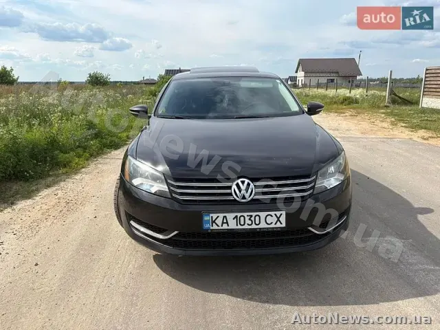 2012 Volkswagen Passat, VIN 1VWBP7A38CC095543, госномер КА1030СХ — фото 1 (autoria)