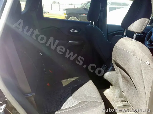 2019 Jeep Cherokee — zdjęcie 6 (copart)