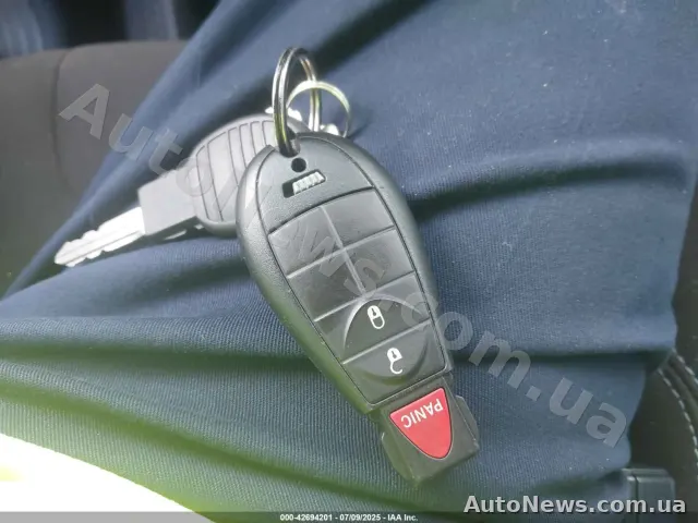 2020 Jeep Cherokee — photo 11 (iaai)