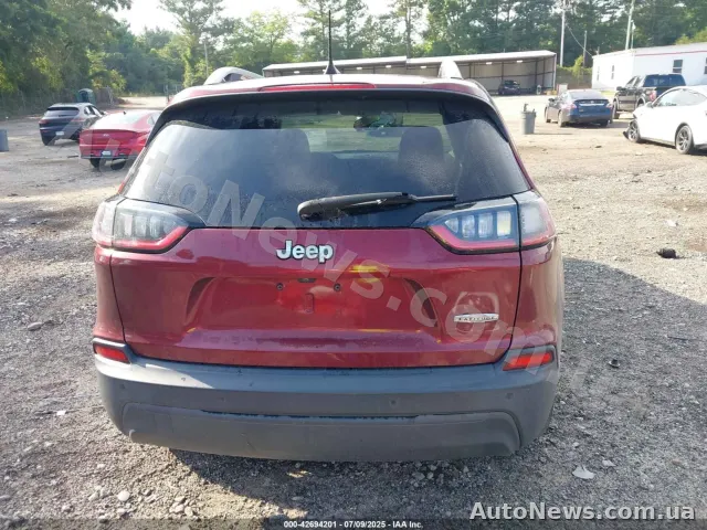 2020 Jeep Cherokee — photo 16 (iaai)