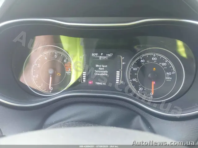 2020 Jeep Cherokee — photo 7 (iaai)