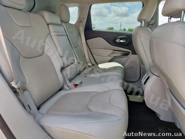 2019 Jeep Cherokee — photo 11 (copart)