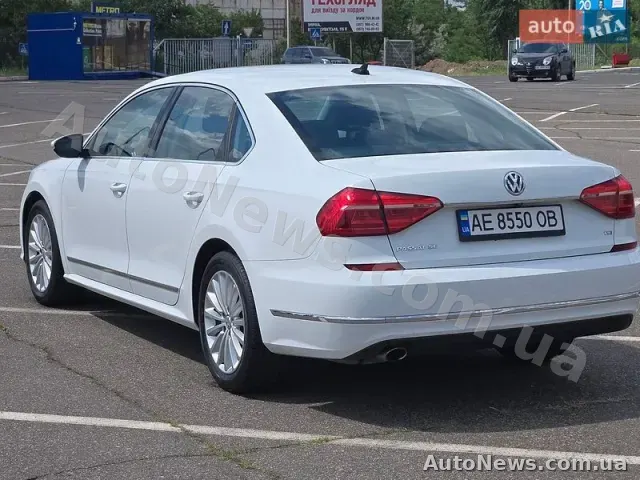 2016 Volkswagen Passat, VIN 1VWBT7A31GC012486 — фото 10 (autoria)