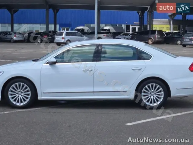 2016 Volkswagen Passat, VIN 1VWBT7A31GC012486 — фото 13 (autoria)