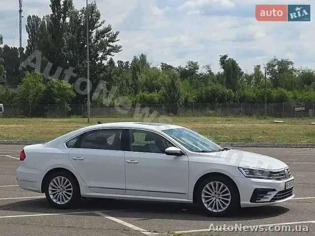 2016 Volkswagen Passat, VIN 1VWBT7A31GC012486 — фото 3 (autoria)