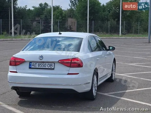 2016 Volkswagen Passat, VIN 1VWBT7A31GC012486 — фото 8 (autoria)