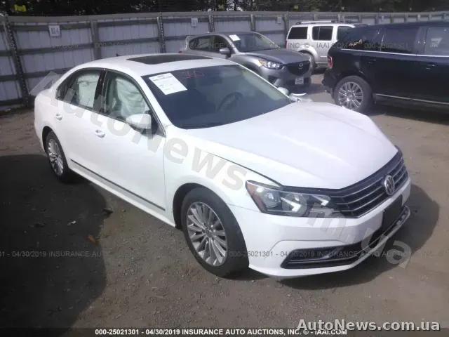 2016 Volkswagen Passat, VIN 1VWBT7A31GC012486 — фото 1 (iaai)